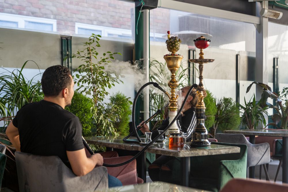 Gemütliche Runde in der Shisha-Lounge